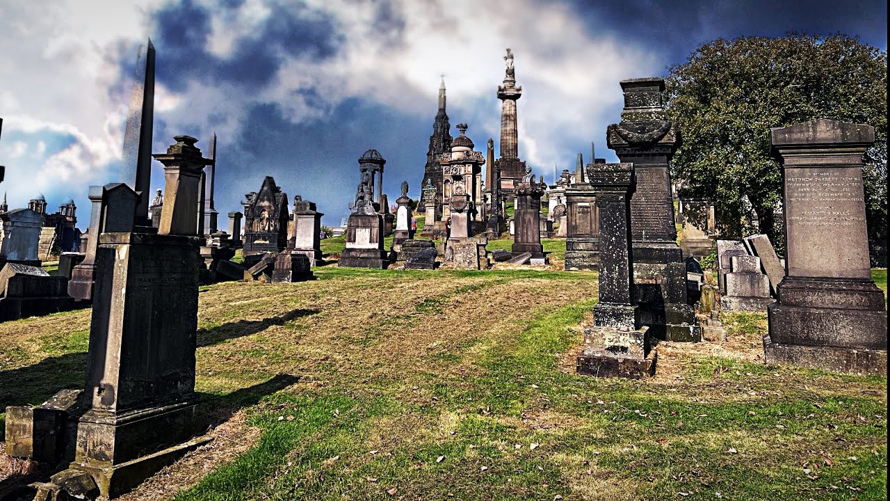 Glasgow Necropolis - Walk With Me!