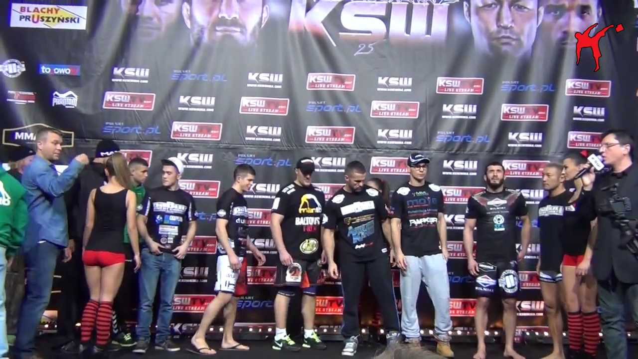 KSW 25: Wszyscy uczestnicy gali pozują do zdjęcia