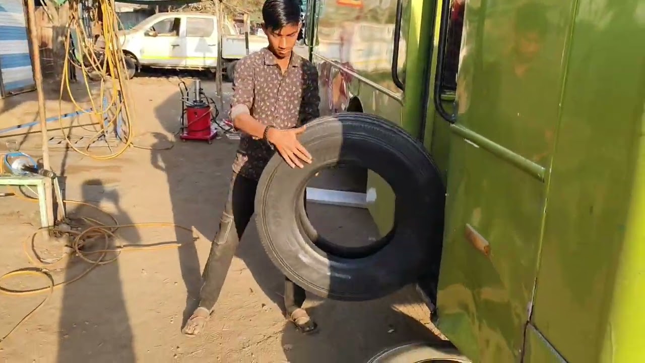 बस में डालें ट्यूबलेस टायरनया#shortvideo #tyre #automobile #musicalinstrument