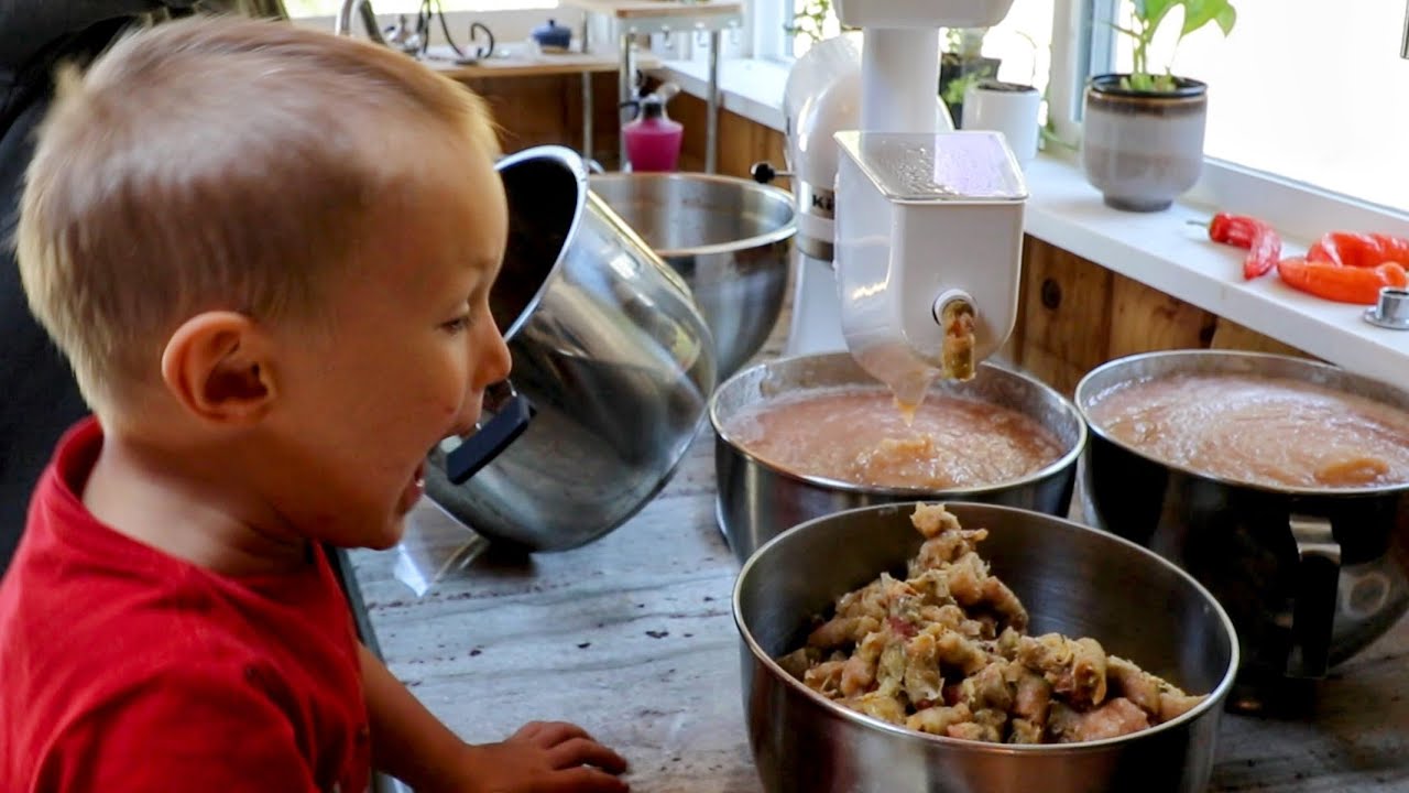 Farmhouse Kitchen Day 🍎🍏🍎 AKA: The discovery of apple poop 😳