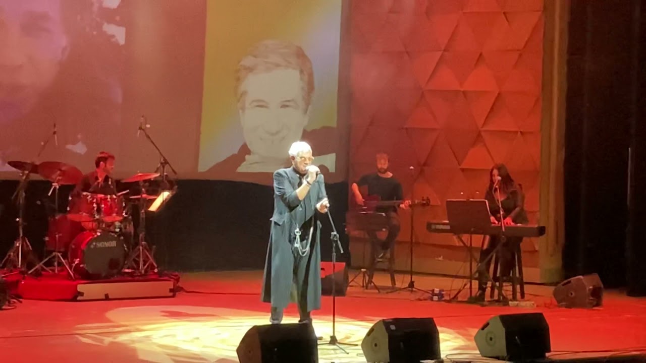 יובל כספין מחווה לאהוד מנור שיריו ותרגומו הקאמרי ת״א 2021 ״עד סוף הקיץ ״