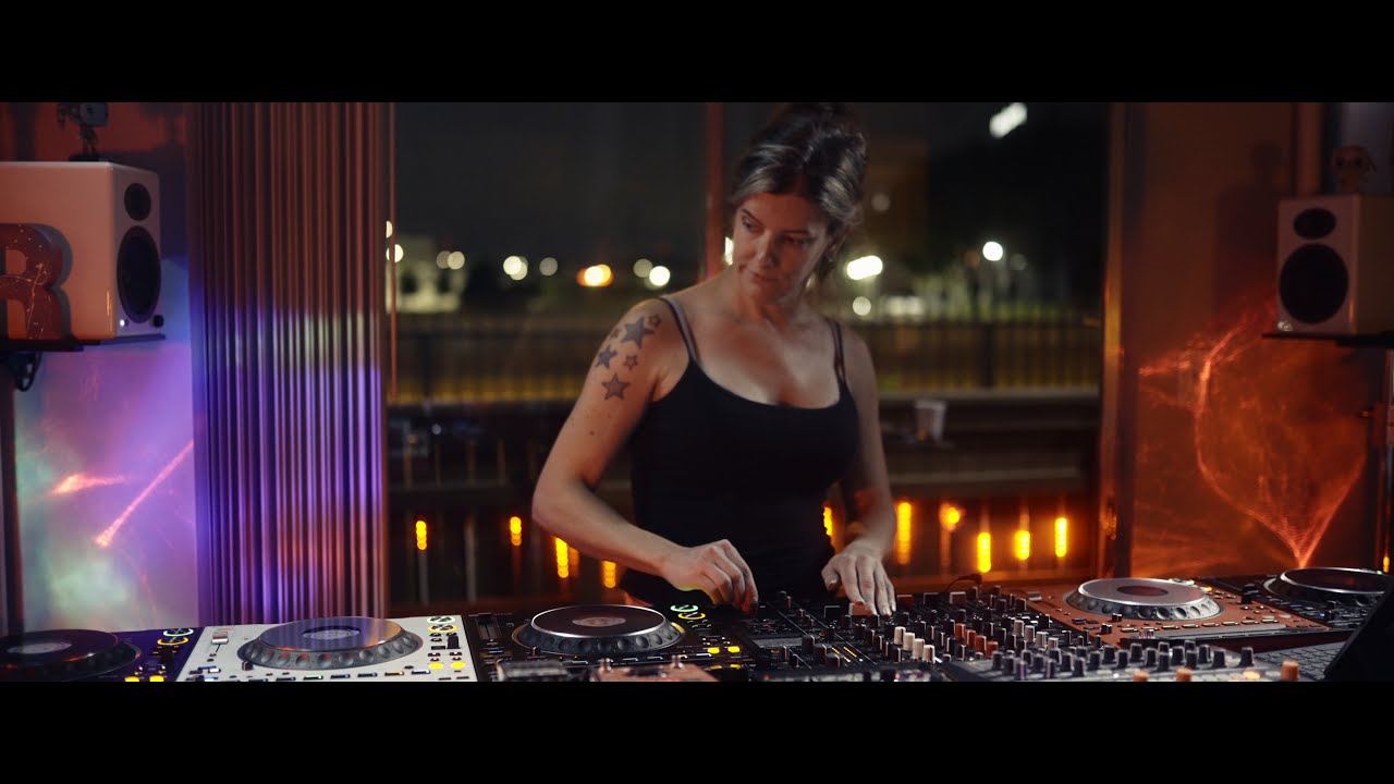 The Commodores vs. Beastie Boys vs. Rihanna vs Anderson .Paak mashup &mdash; 4K HDR [2160p60] 21:9 test