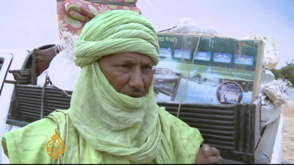 Thousands of refugees flee northern Mali