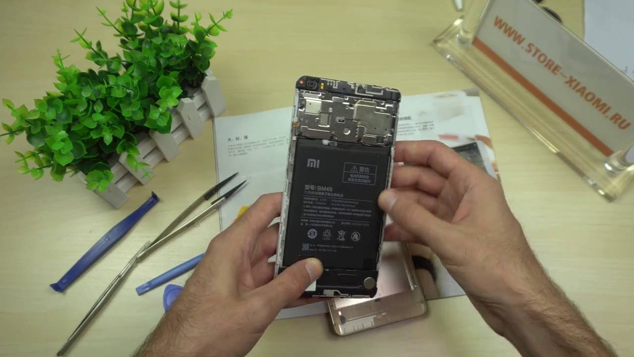 Xiaomi Mi Max, снимаем крышку - смотрим что под ней