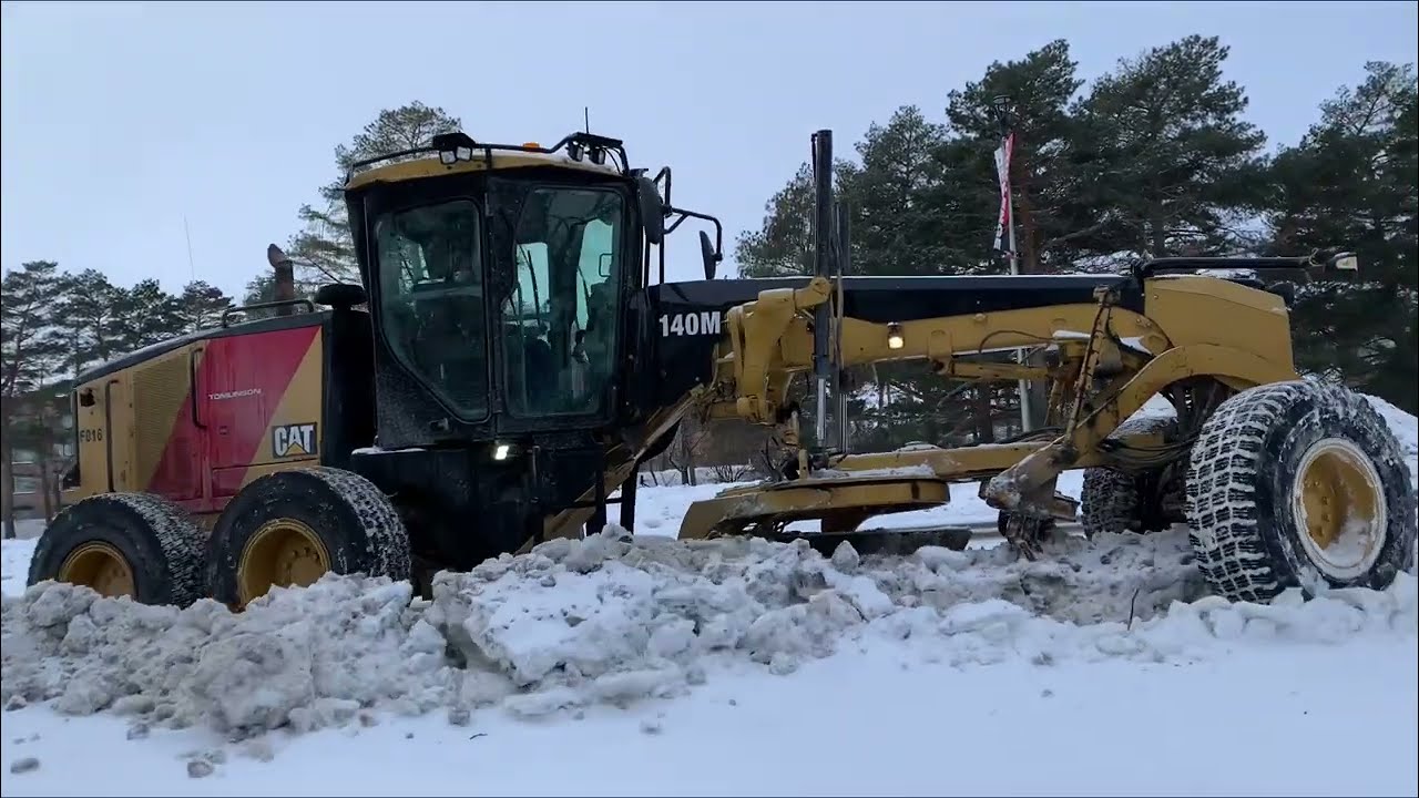 CAT Grader 140M pushing snow banks back