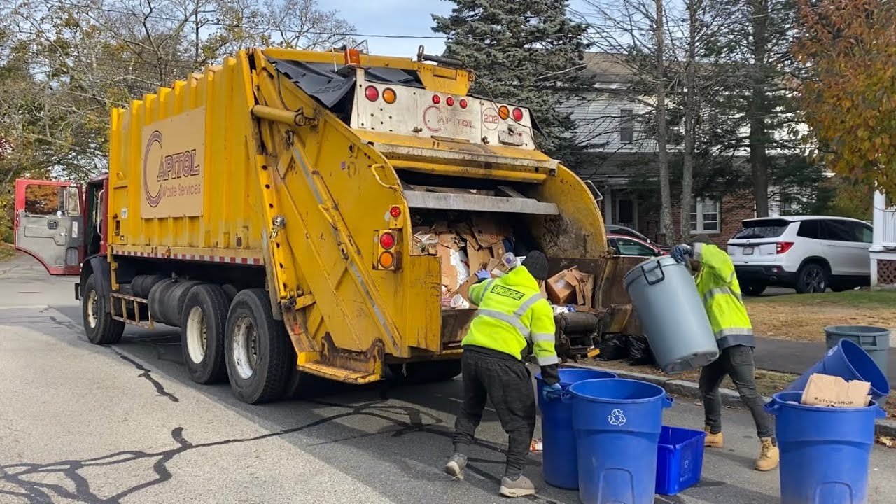 Capitol Waste 202 Mack MR Ribbed Leach Flying through Manual Recycle