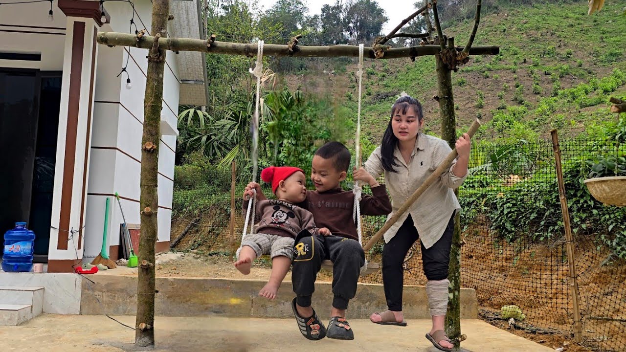 Mom handmade a unique swing from forest bamboo | Simple joys for Cu Bon & Lina