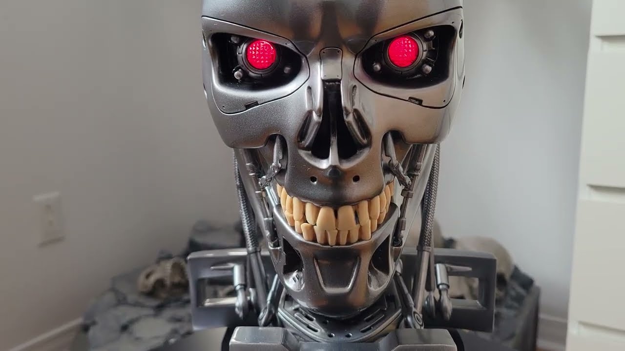 Terminator Genisys life size endoskull bust.