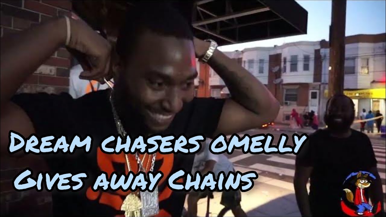 Dreamchasers Omelly passing Out Chains in da Hood