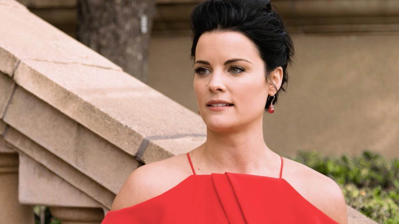 Talk Stoop Featuring Jaimie Alexander