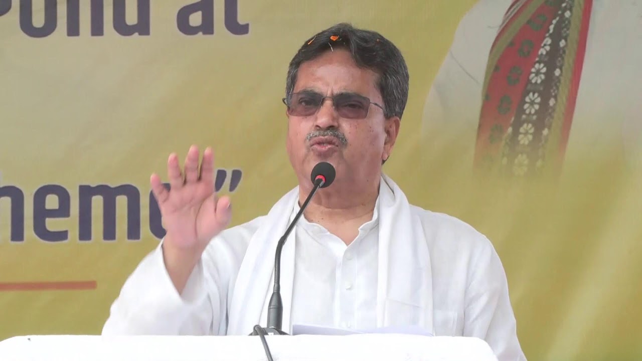 প্রতাপগড় ঋষি পাড়ায় পুকুরের পুনরুজ্জীবন ও সৌন্দর্যায়ন কাজের উদ্বোধনী অনুষ্ঠানে বক্তব্য রাখছি ।
