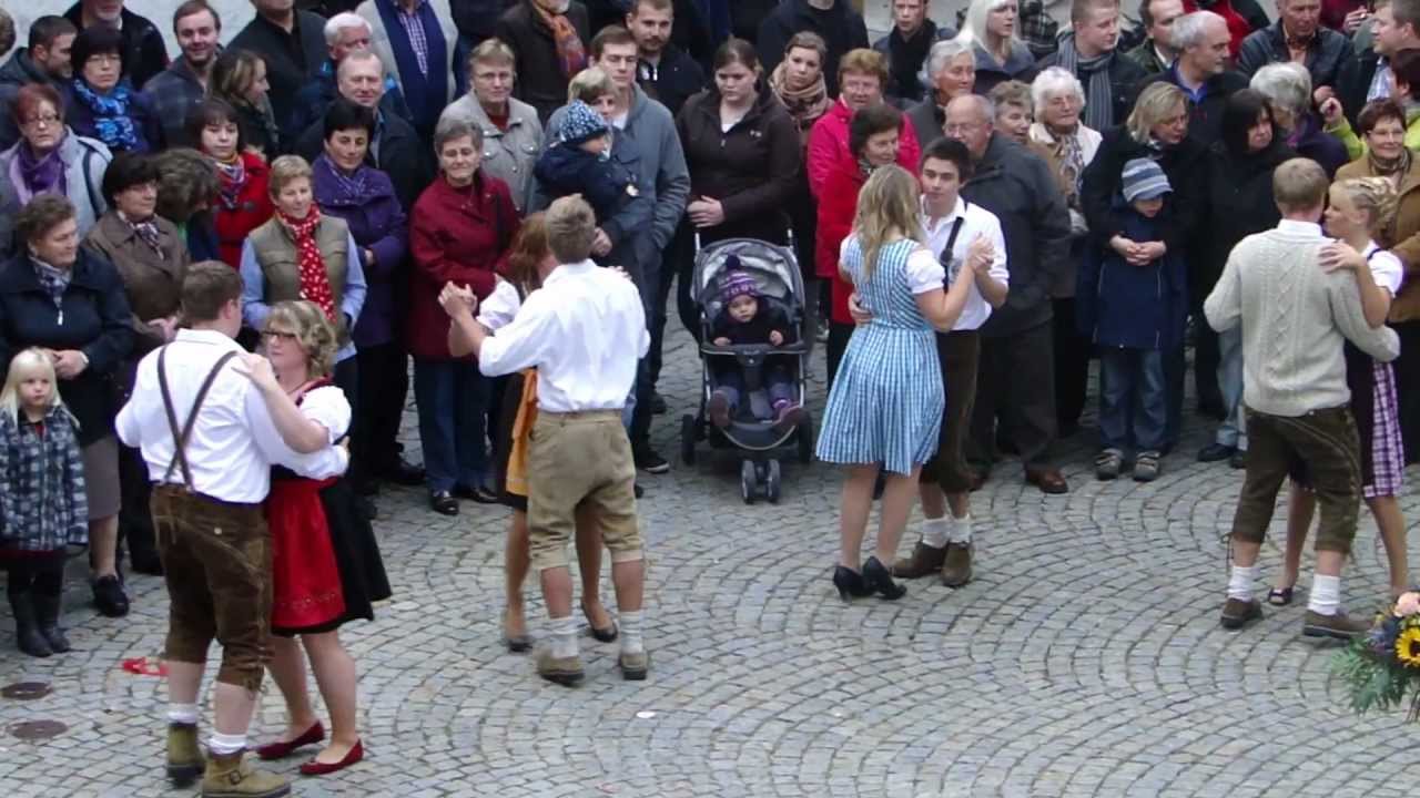 Hammeltanz 2012 an der Kirchweih im Markt M&ouml;rnsheim