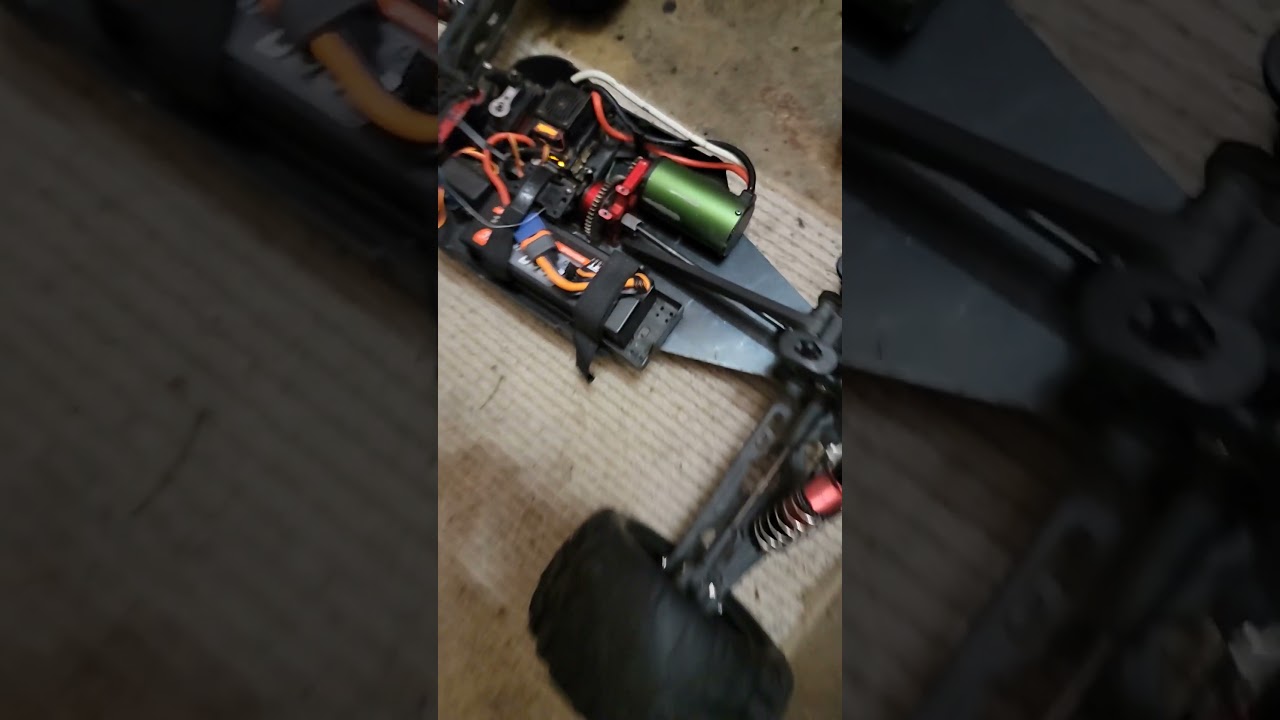 Arma kraton 6s v5 blx, what is this issue? I'm new to this hobby.