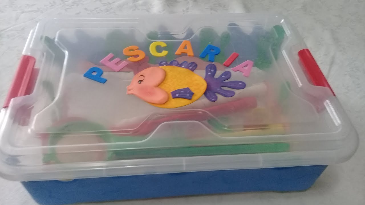 Pescaria com peneiras e tampinhas de garrafa...
