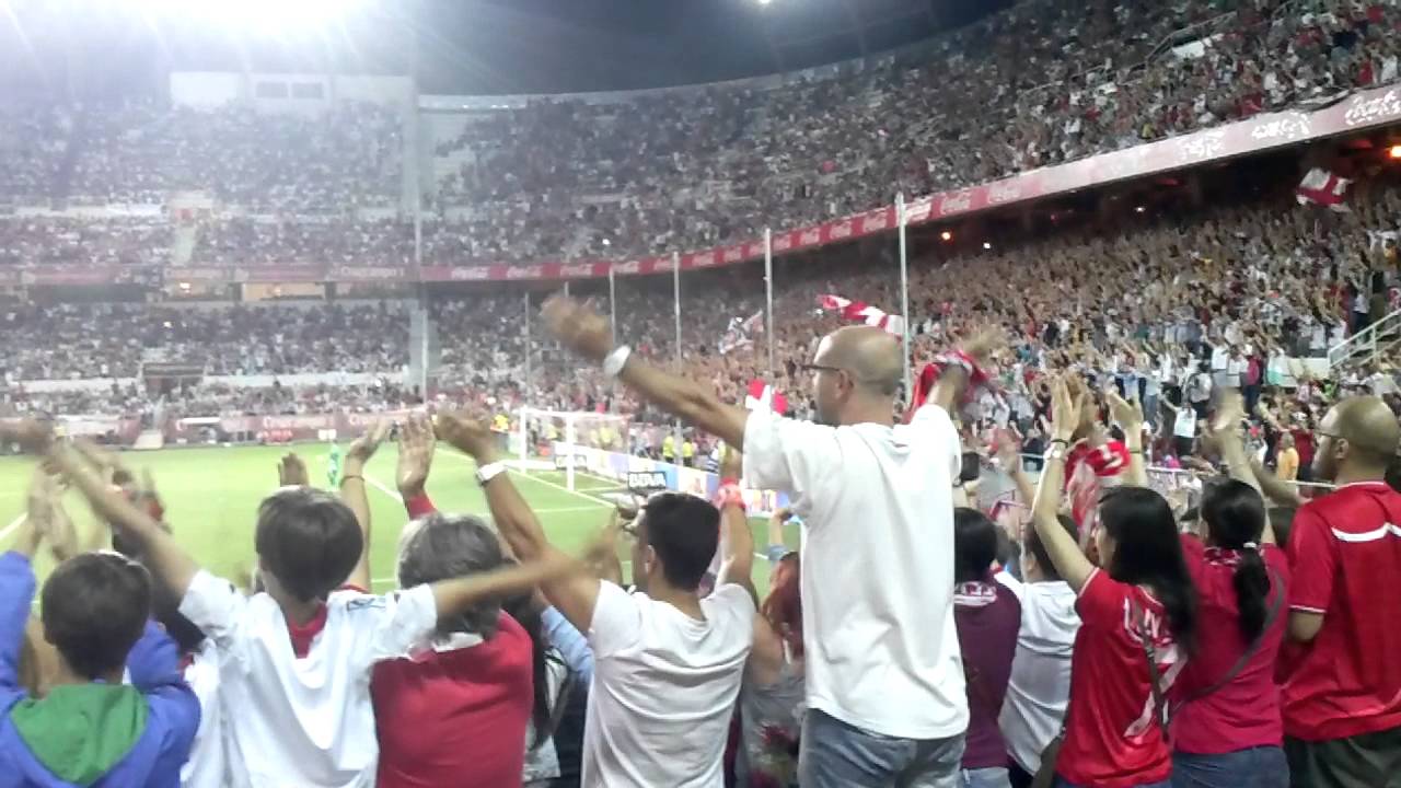 TODO EL ESTADIO CANTANDO. BIRIS NORTE