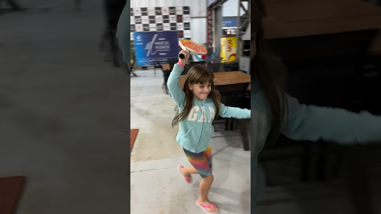 A Laurinha ficou sem raquete