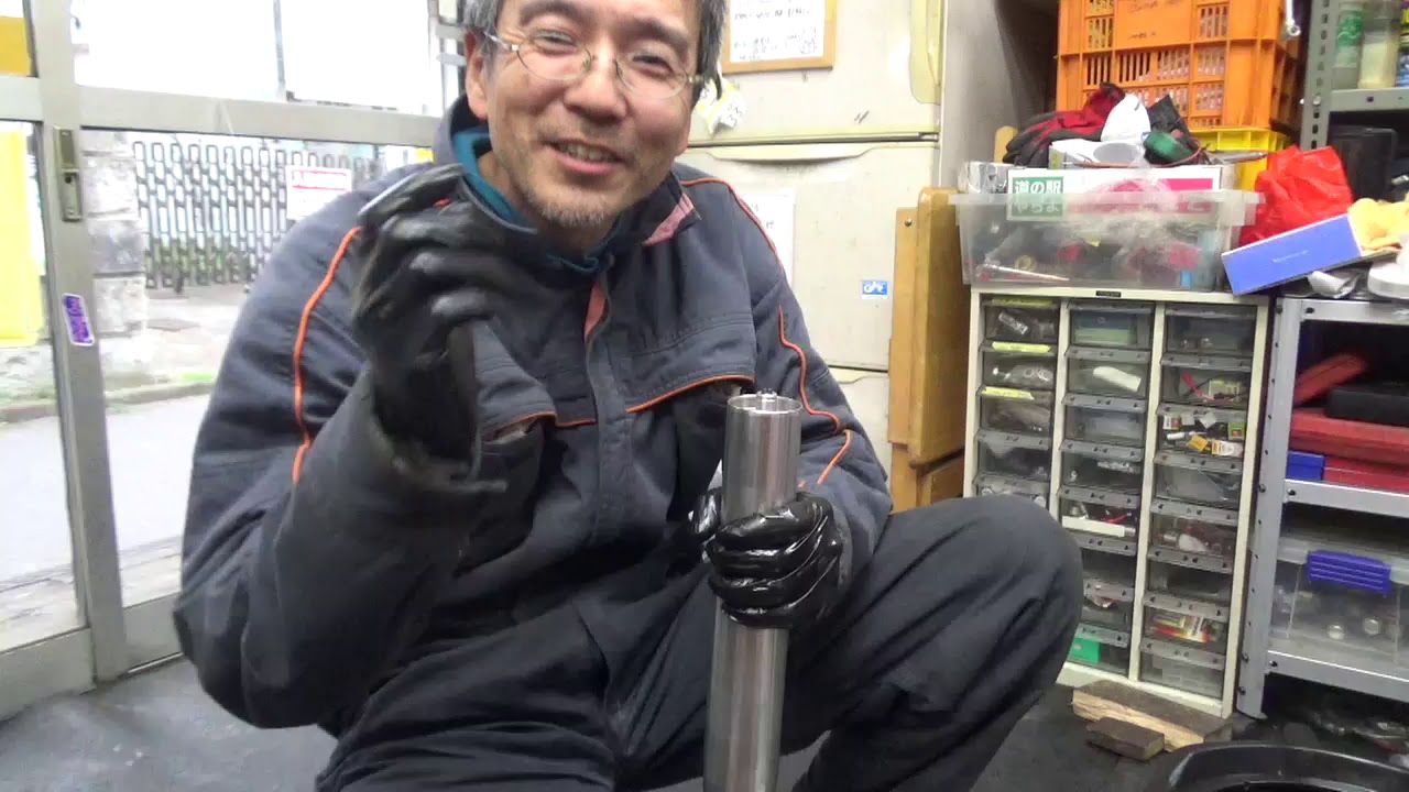 バイク屋の日常。DUCATI M1000Sieのフロントフォークを組み立てました。