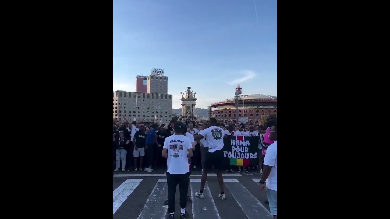 ULTRAS PARIS IN BARCELONA #psg #ucl #parissaintgermain #fcbarcelona #ultras