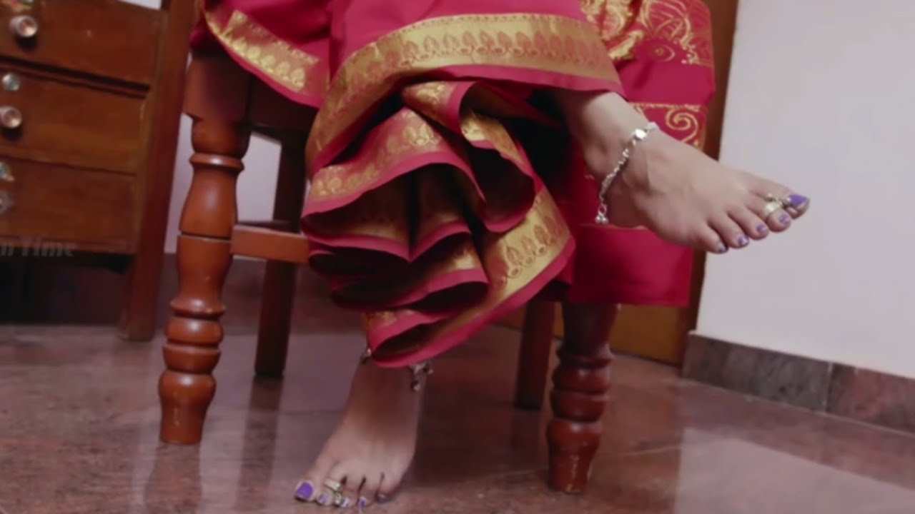 VJ Sangeetha anklet feet