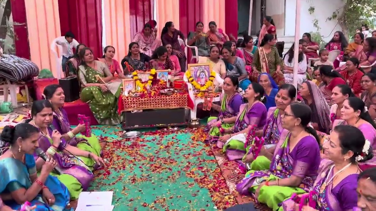 લખેલું છે 🌷વાહ રે અમદાવાદ ના ગોપી