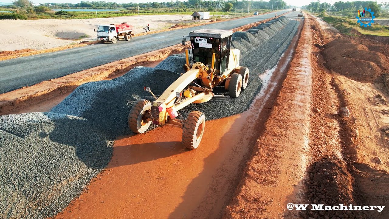 Best Action Grader Liugong Operator Skills Spreading Gravel Installing Foundation New Roads