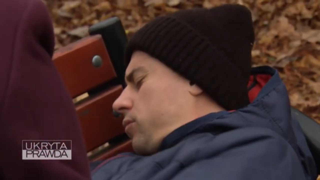 Kobieta podczas spaceru znalazła na ławce pijanego siostrzeńca! [Ukryta prawda odc.1141]