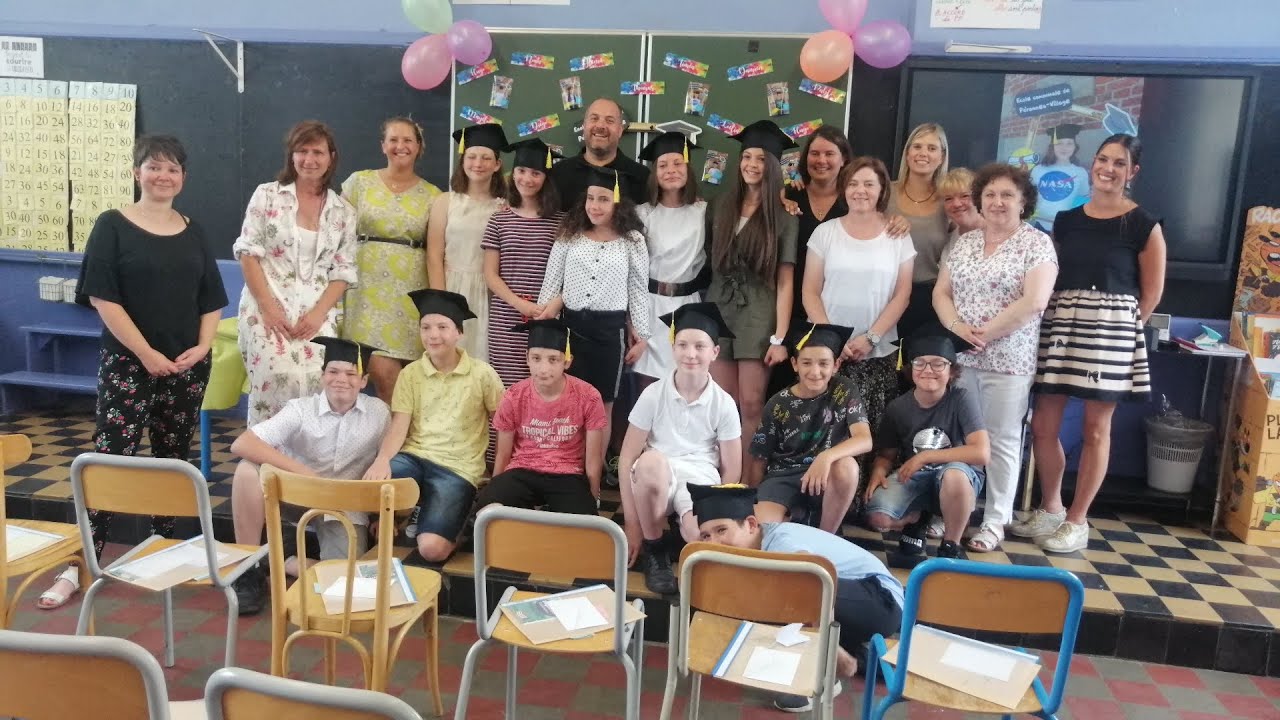 Cérémonie de remise des diplômes pour nos élèves de 6e année de l'école com. de Péronnes-Village.