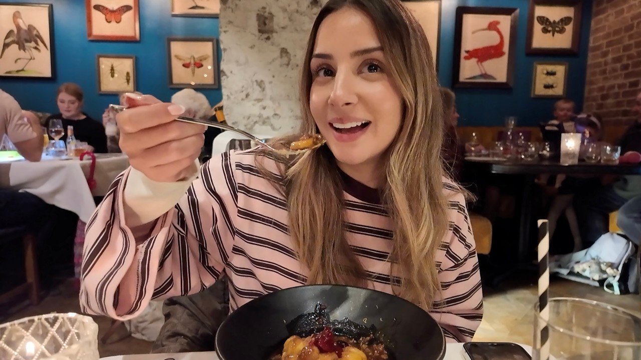 Christmas Present Shopping, London Day Out, Wrapping | Vlogmas Day 4