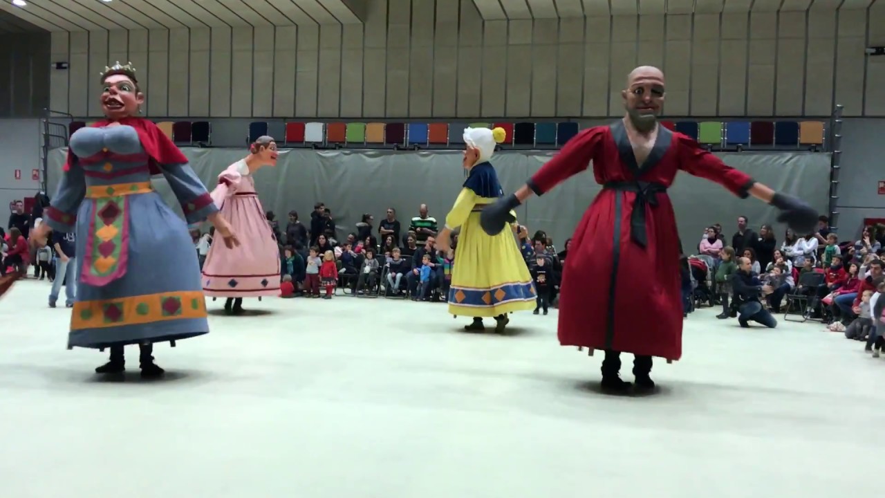 Assaig gegants bojos del carnaval de Solsona
