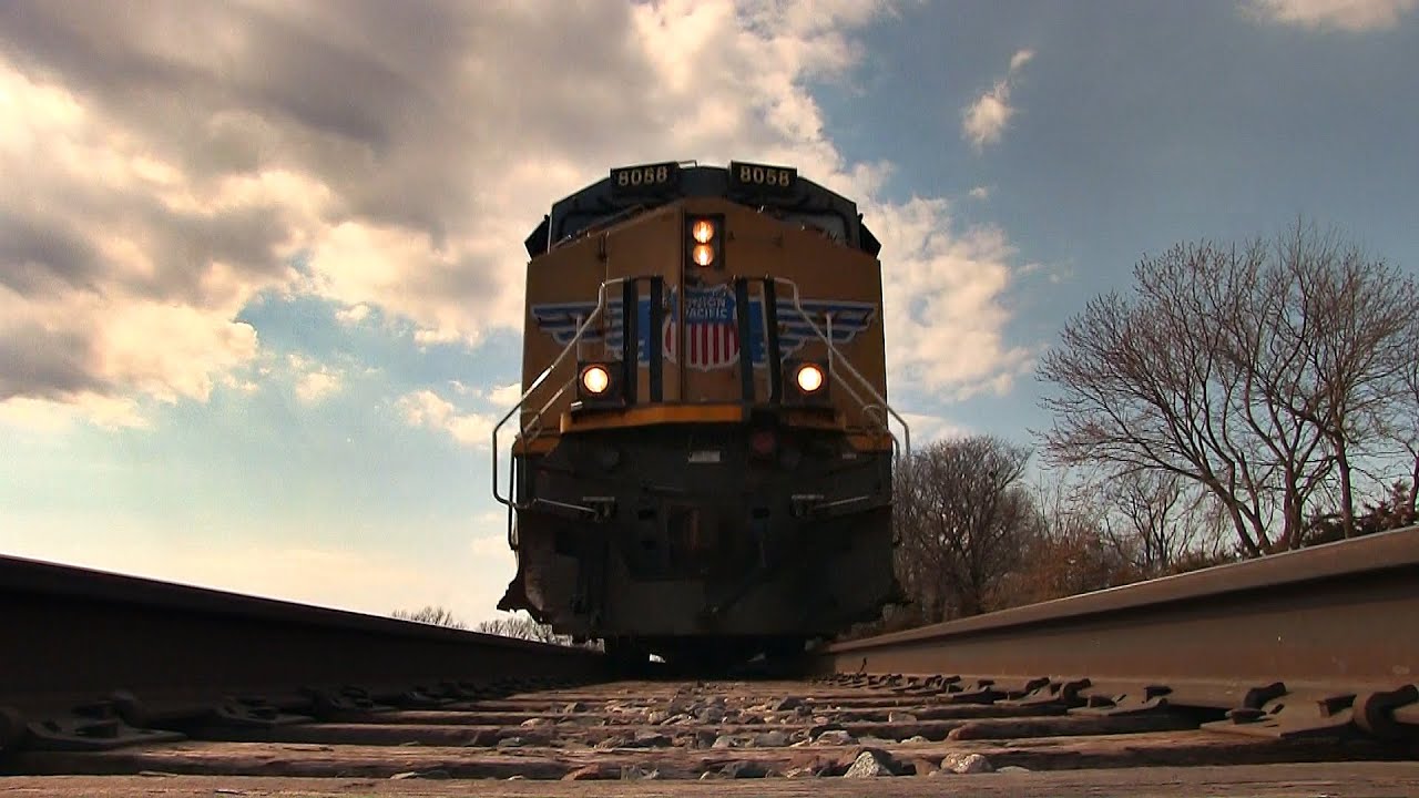 FAST 70MPH Union Pacific Intermodal Stack Train Thunders Over Camera!