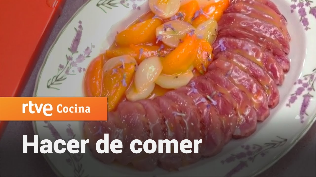 Cómo hacer Magret de pato con albaricoques y lavanda - Hacer de comer | RTVE Cocina