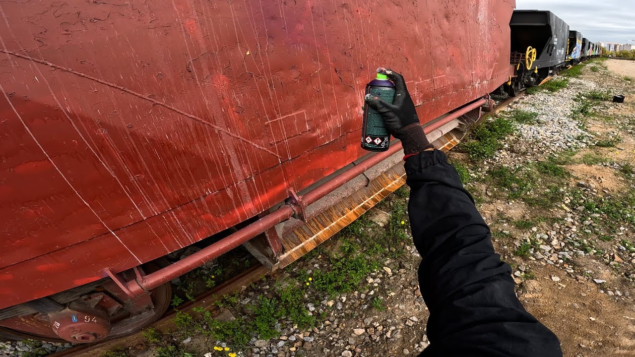 Chill Graffiti Session on Freight Train 5