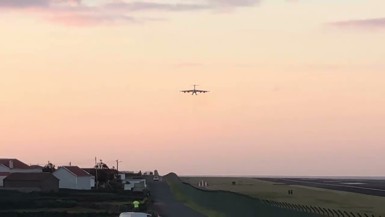 Super 🇺🇸C-5M Galaxy butter landing at Lajes.