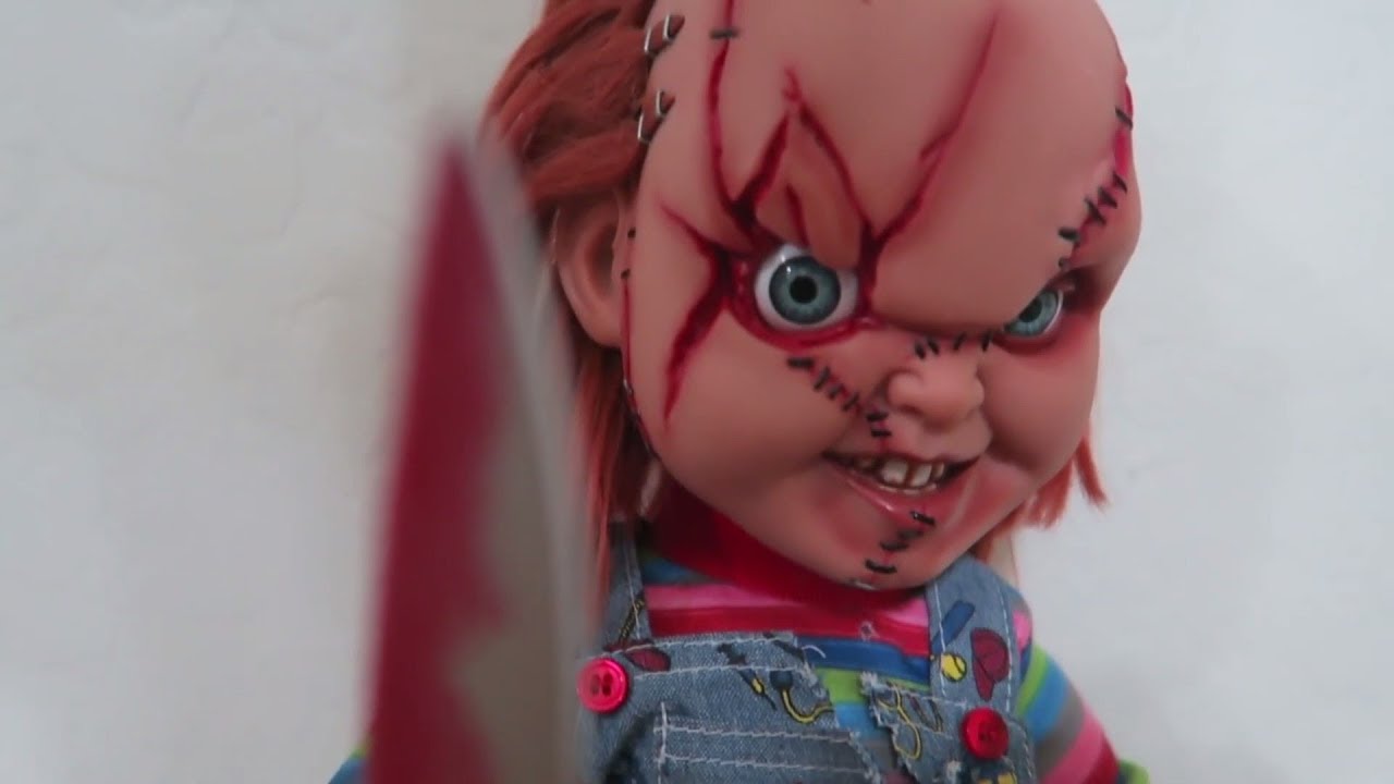 Mezco 15 Inch Mega Scale Talking Chucky