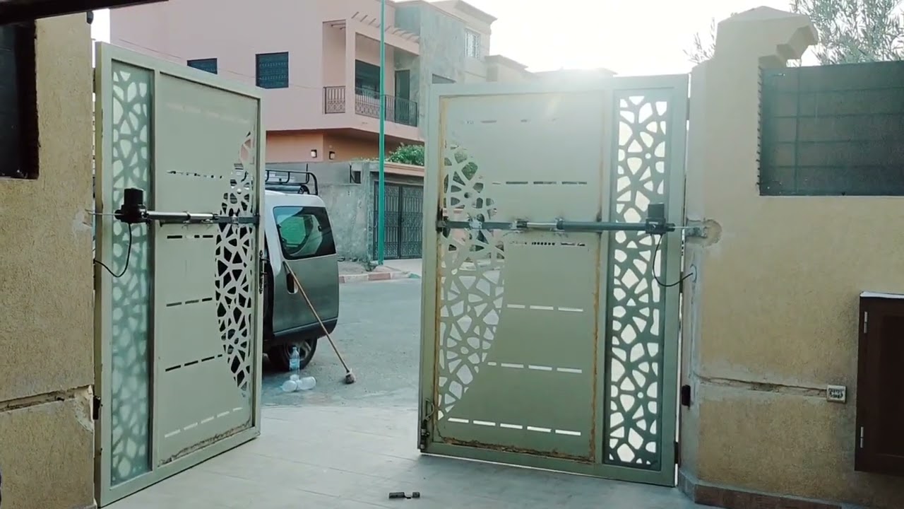 Porte  battante automatique ouverture à l'extérieur Tél : 0603 54 22 62 / 0611 77 48 84