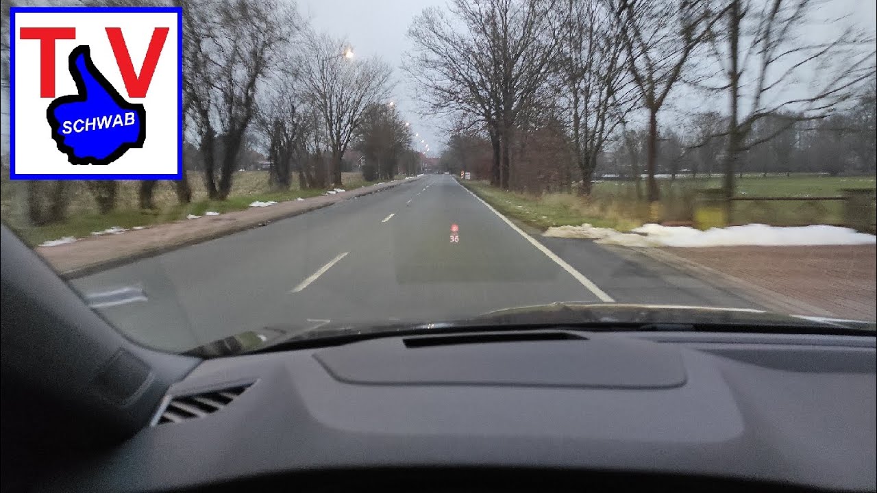 Skoda head-up display in an Octavia / display in windscreen while driving
