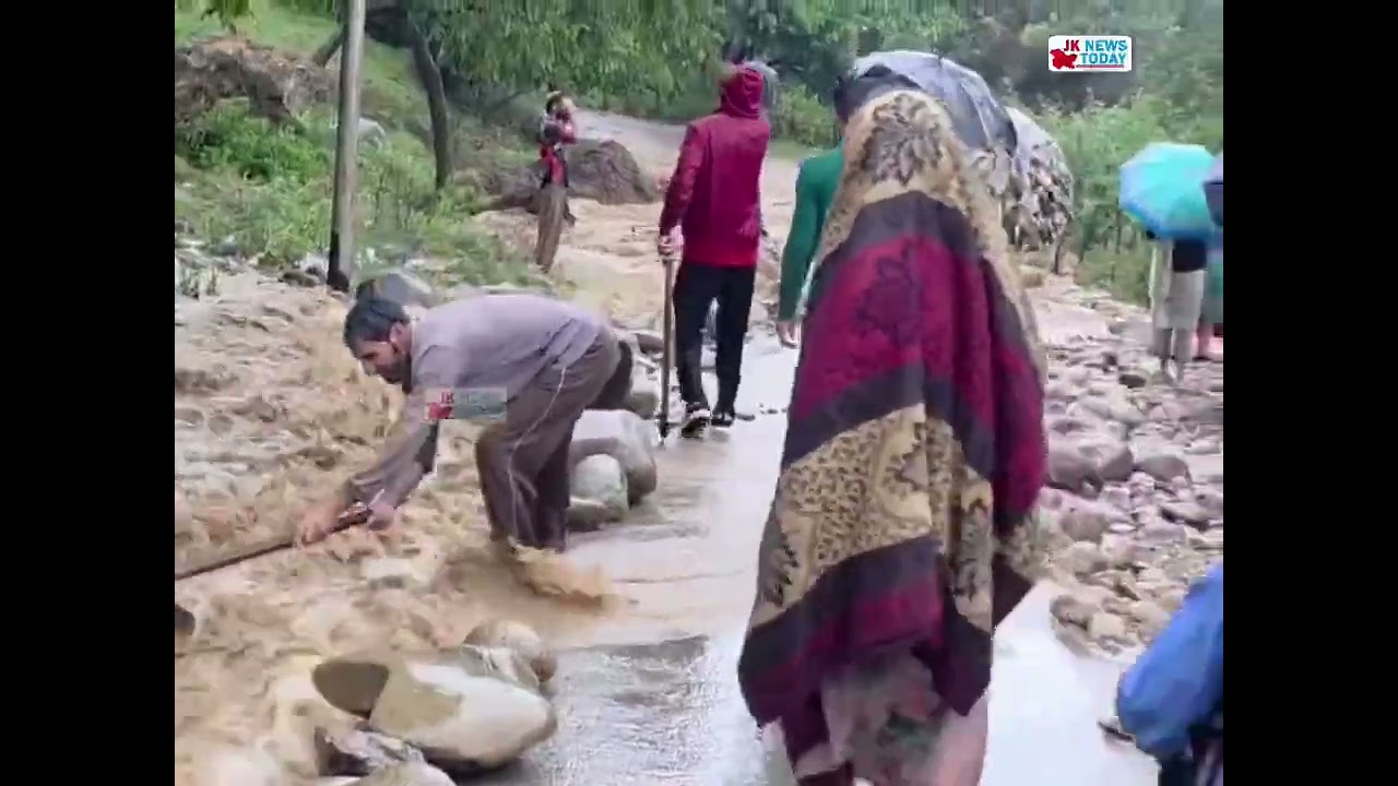 Massive cloud burst hits Shopian badrhama village...water entered into thr houses | JK News Toady