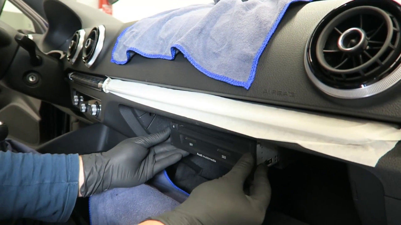 Instalación Kit de reequipamiento MMI Navigation Plus para Audi A3 (8V)