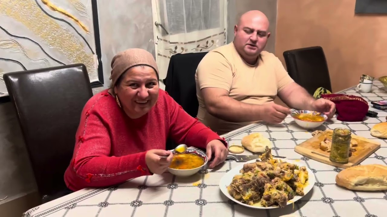 Au mâncat găina ca lupii 