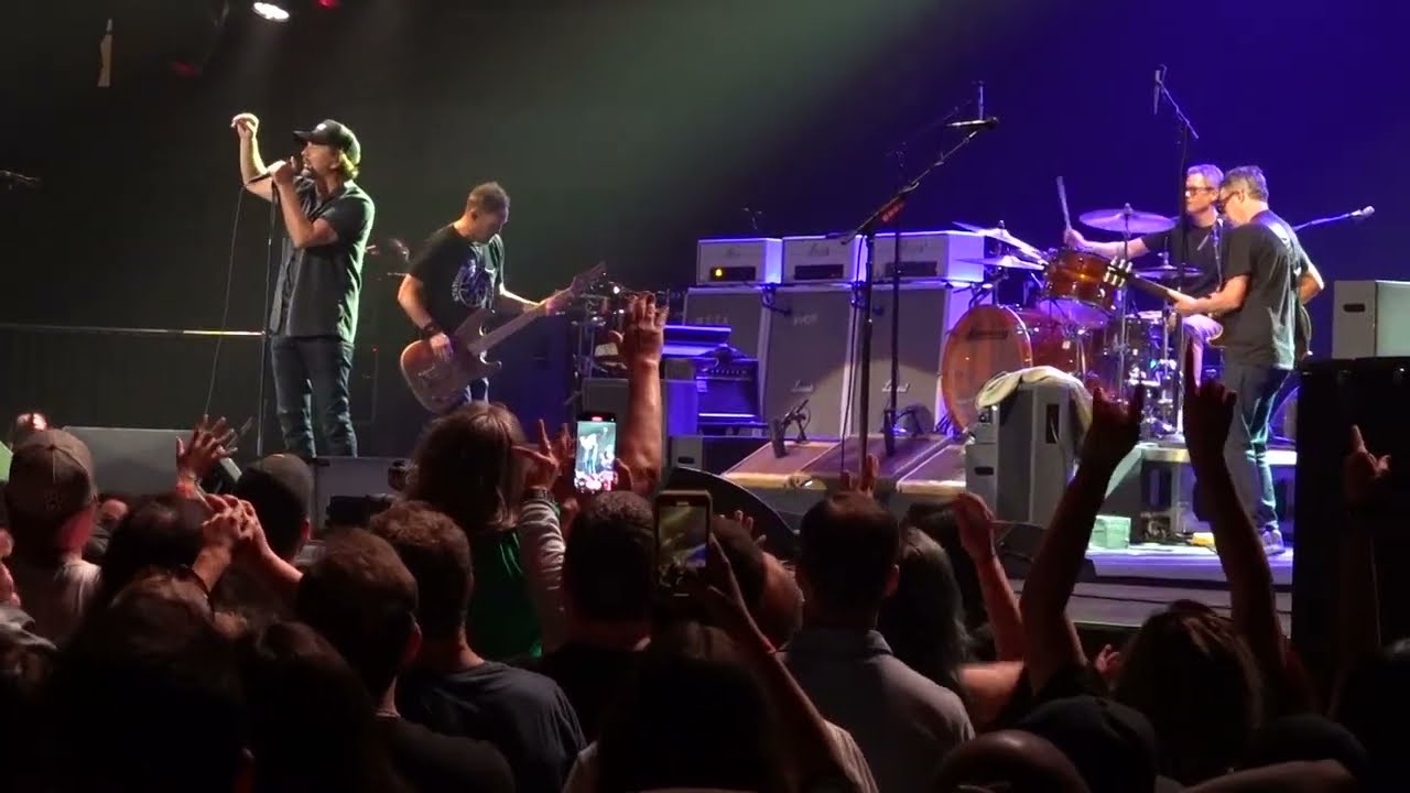 PEARL JAM  (Dave Krusen on drums) :  