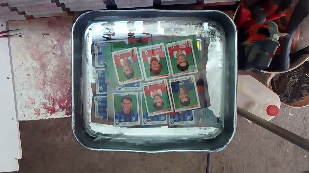 Figurine calciatori panini come recuperarle dagli album.