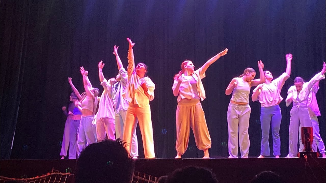 in the shirt- coreografía danza Contemporánea