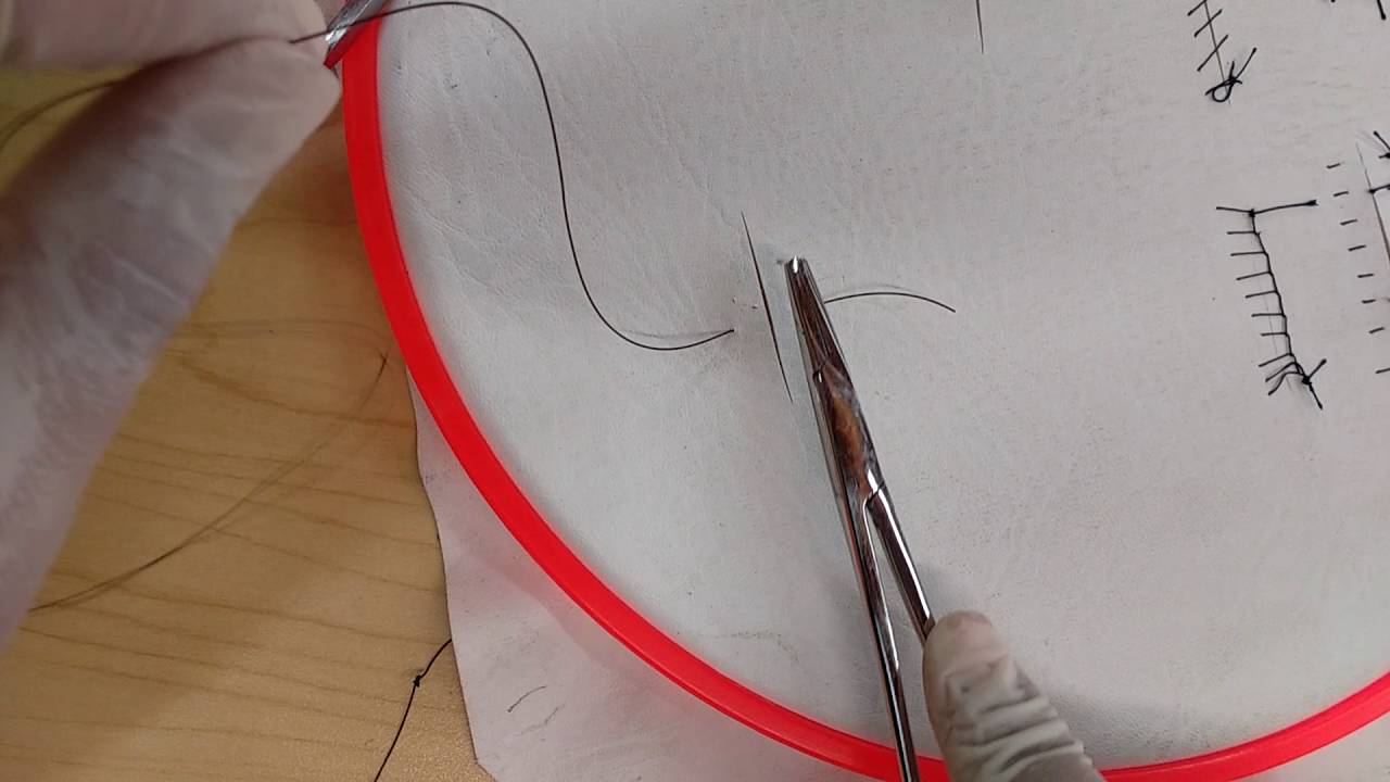 Sutura simple de cirujano con porta agujas