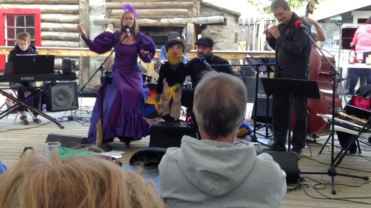 Teddy Bear’s Picnic - LIVE performance by Nicole Edwards & the Puppet Affair