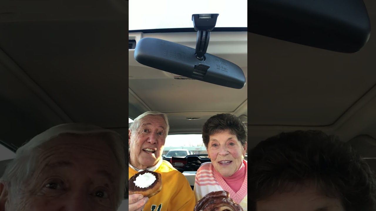 Older Couple Have A Sing-Song 🥺 (🎥: TT/ karenhumby)