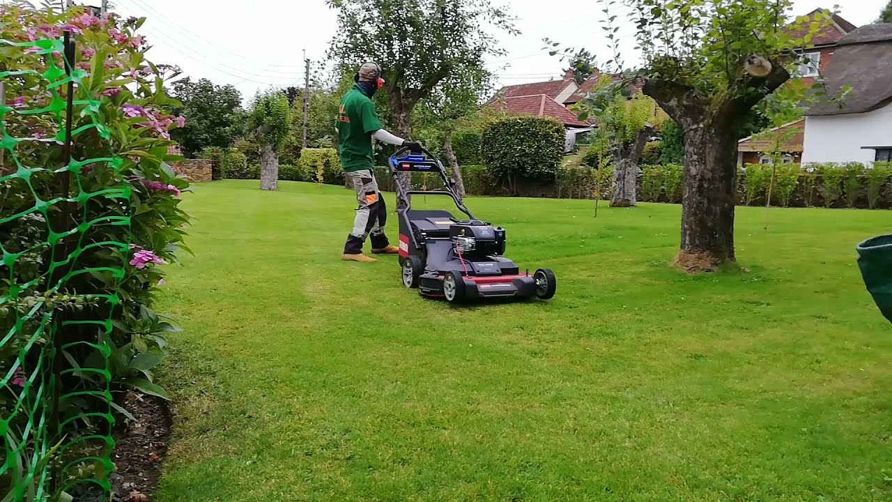 Bagging Grass with the TORO TIMEMASTER