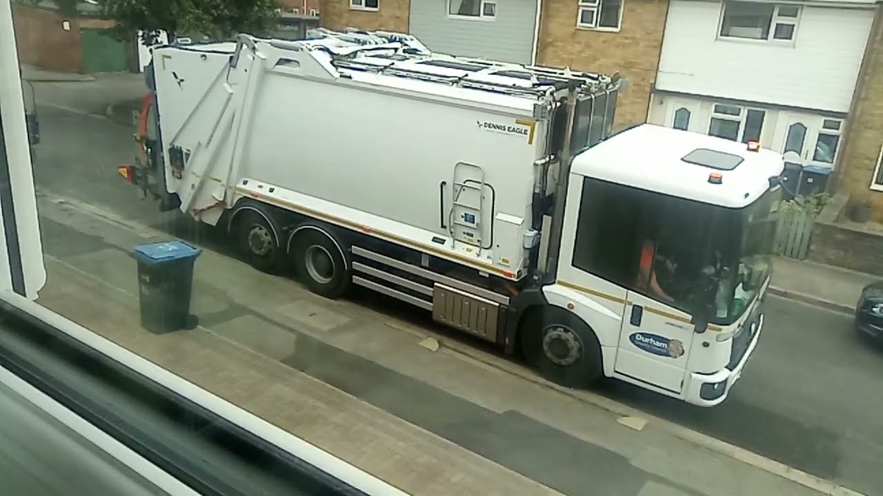 Binmen at 9:05  XJY