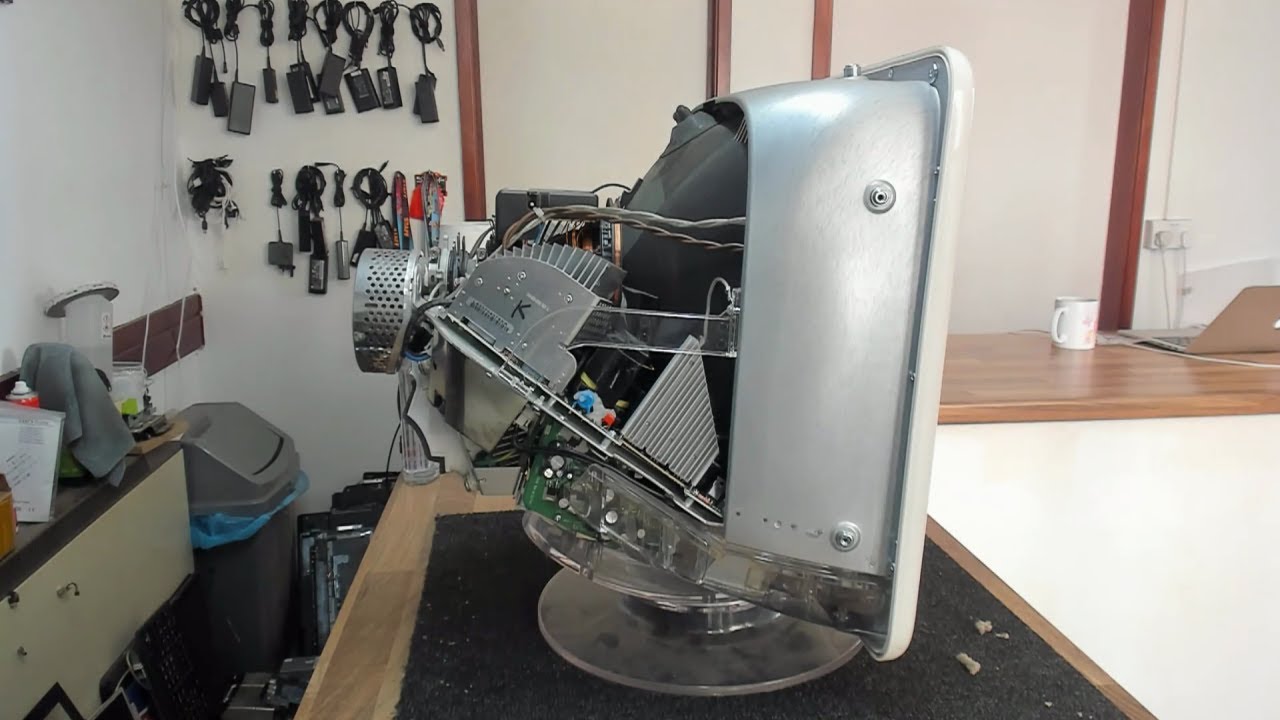 LFC#150 - 5k Subs eMac Teardown