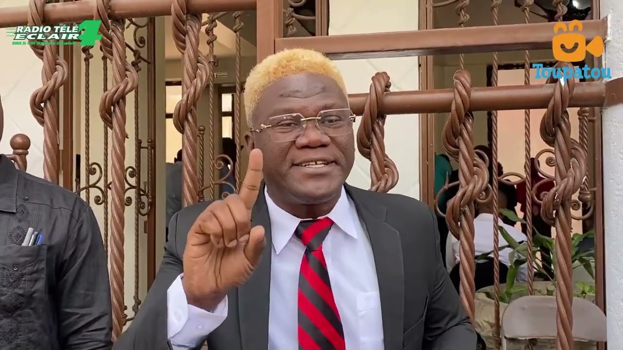 PATI POLITIK JOUNALIS YO VIP KI GEN NAN TET LI ELYSE JEAN-BAPTISTE APÈN VINN ENSKRI NAN KEP A