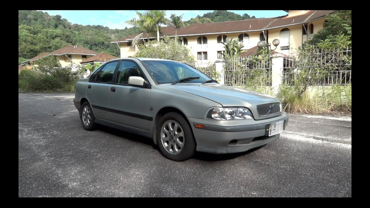 2000 Volvo S40 2.0 Start-Up, Full Vehicle Tour, and Quick Drive